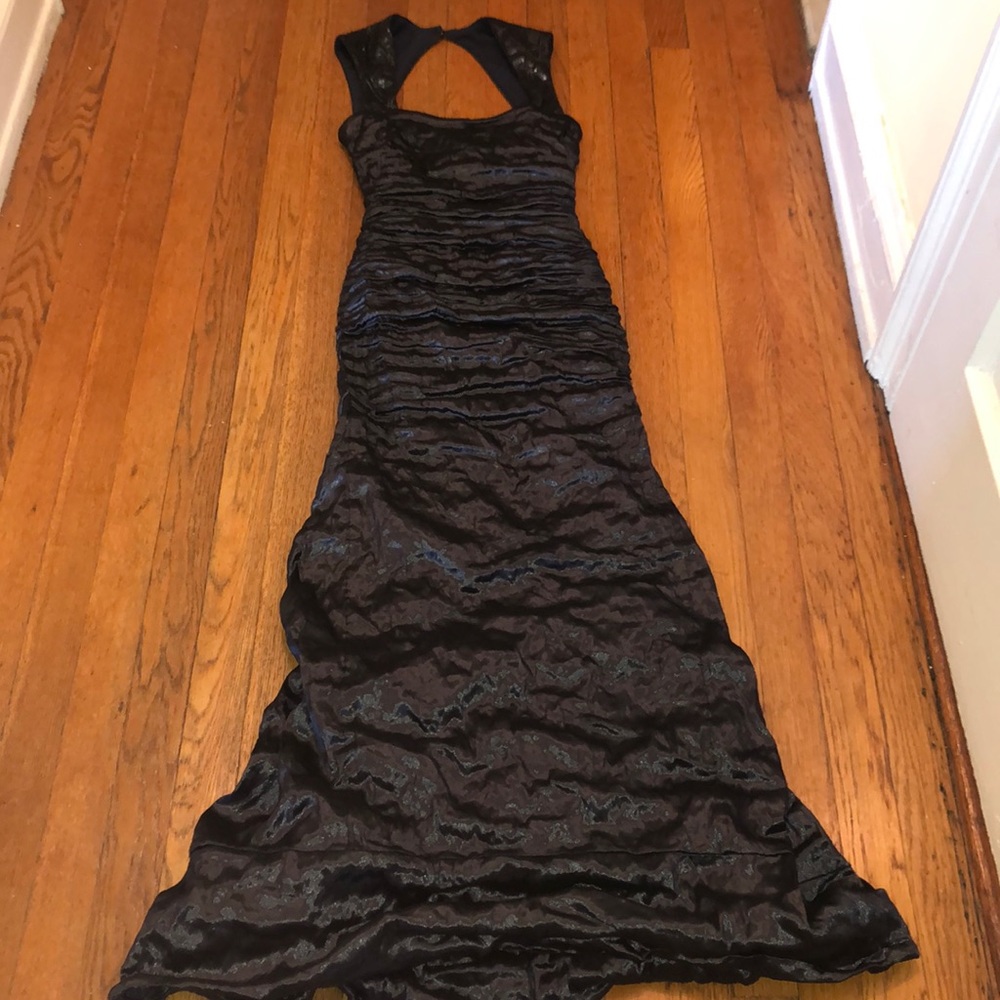 Gown for all dressy black-tie occasions.